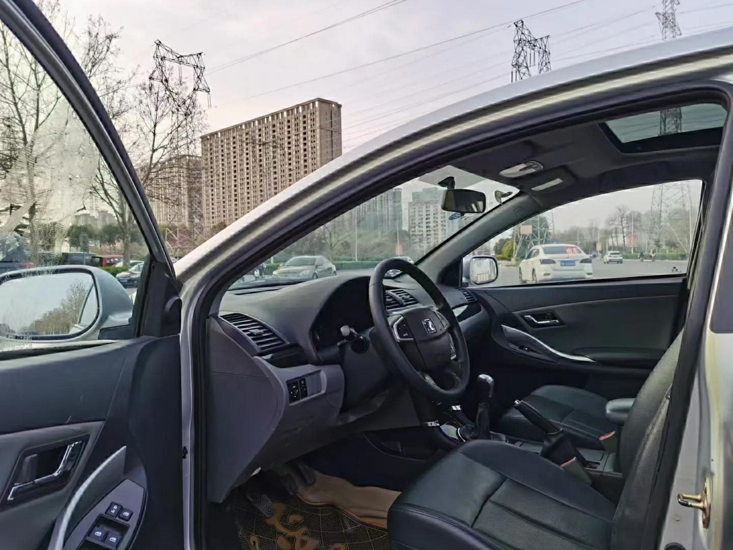 众泰大迈x5保值率,17年众泰sr7保值率