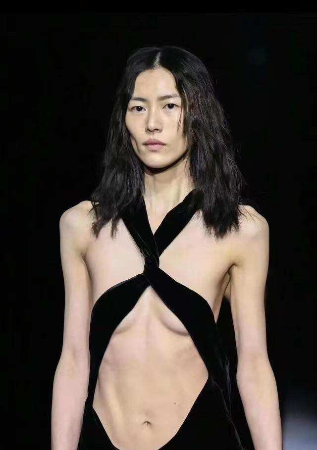 衣不蔽体,全身涂白,满口假牙闪瞎眼…娱圈的病态审美,该管管了