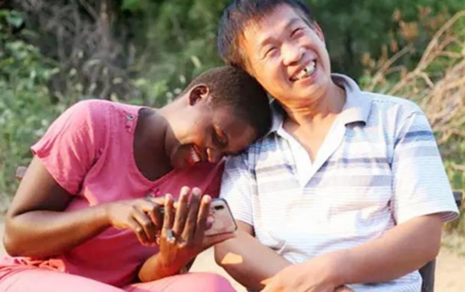 23岁非洲姑娘嫁41岁河南农民，婚后交流全靠比划，如今种花椒致富