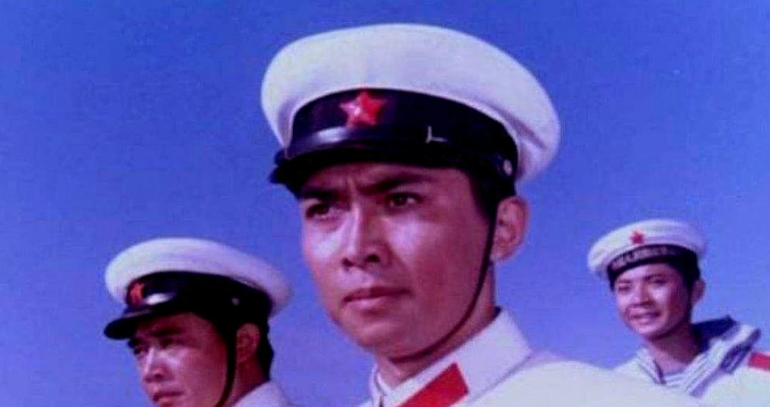 主席形象后继有人，侯京健已接班唐国强，和古月比你更喜欢哪一个