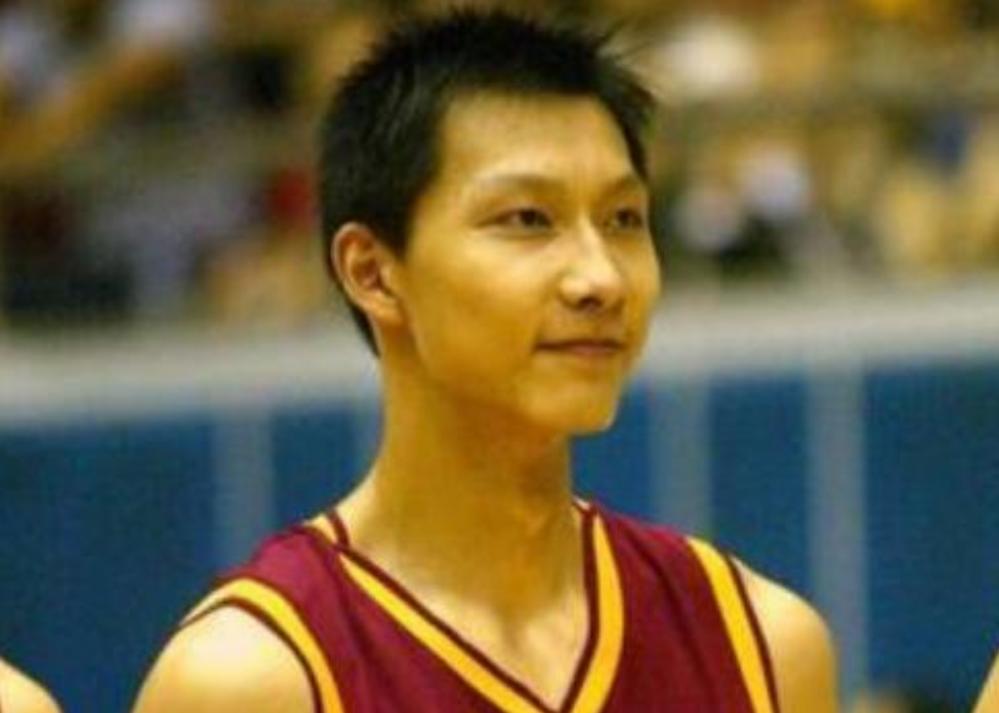 易建联为何娶荆灵,易建联妻子荆灵简历