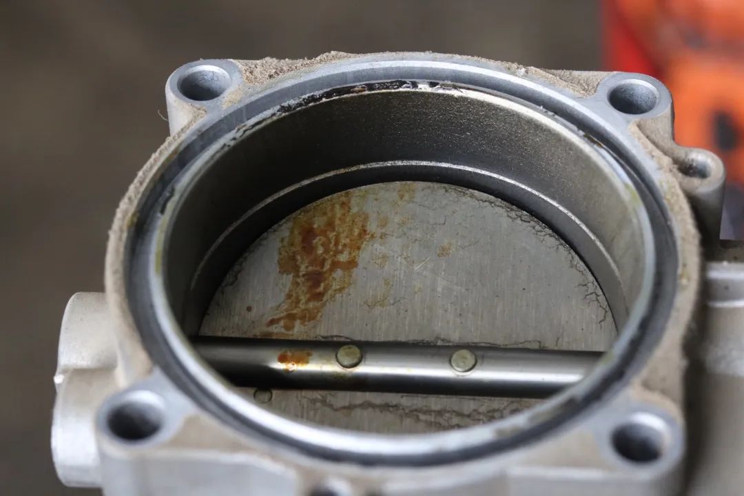 宝马x5老改新二手出售五万左右,宝马x5整车全部翻新要多少钱