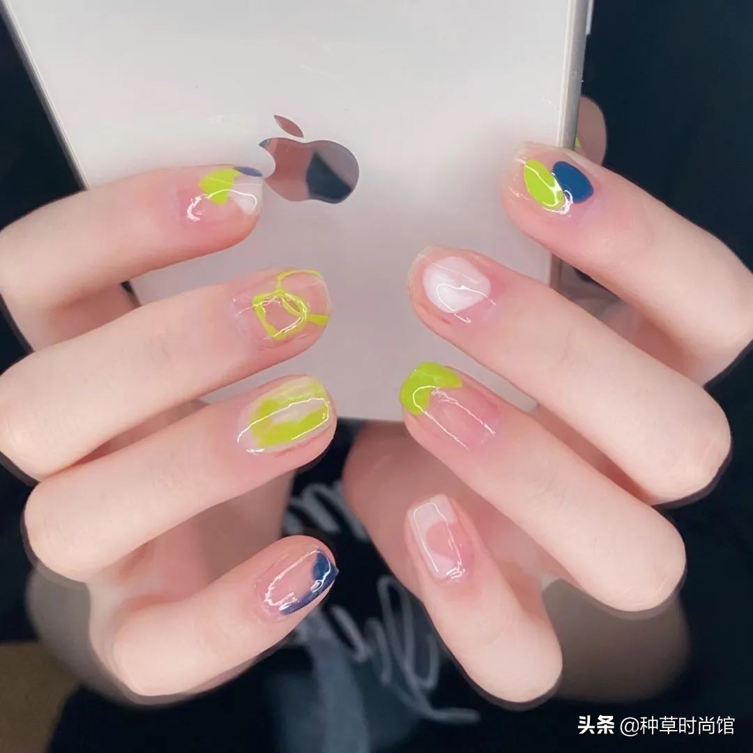 秋冬超显白高级感美甲,春日美甲图片最新款百搭