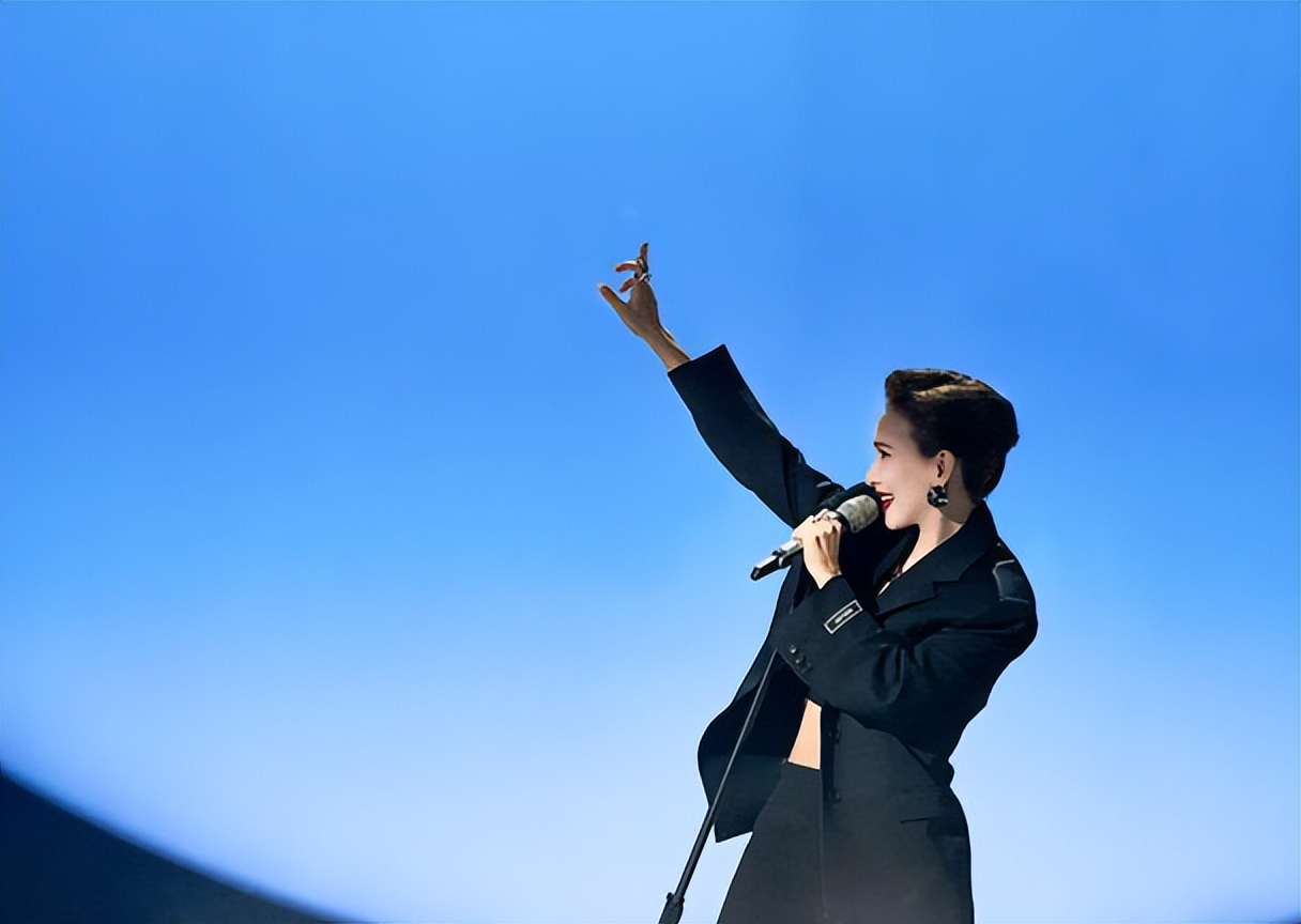 战狼2韩庚与卢靖姗片段,战狼2女主角卢靖姗片段