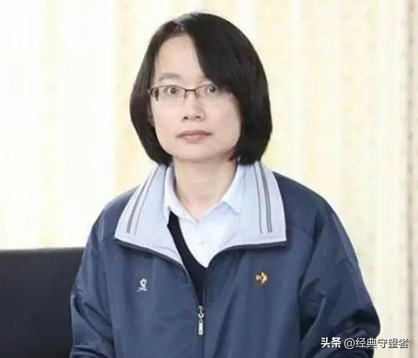 台湾基进*党**在国庆节公然损毁五星红旗，统一之后势必要严惩不贷