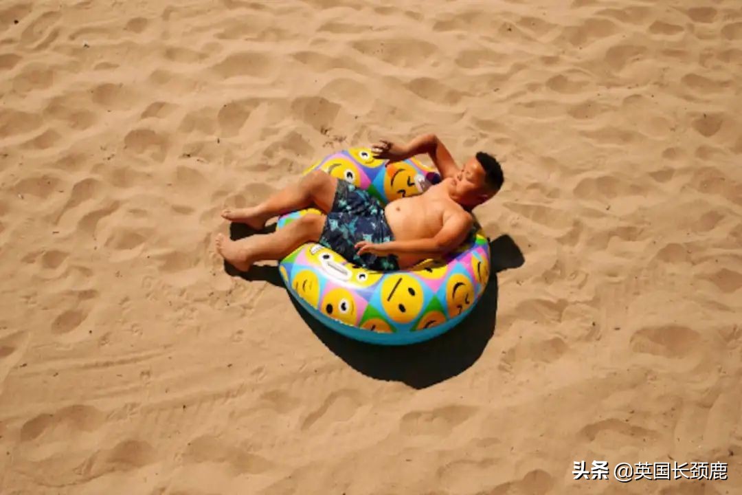 英国气象局发布极端红色高温预警,英国高温度来袭