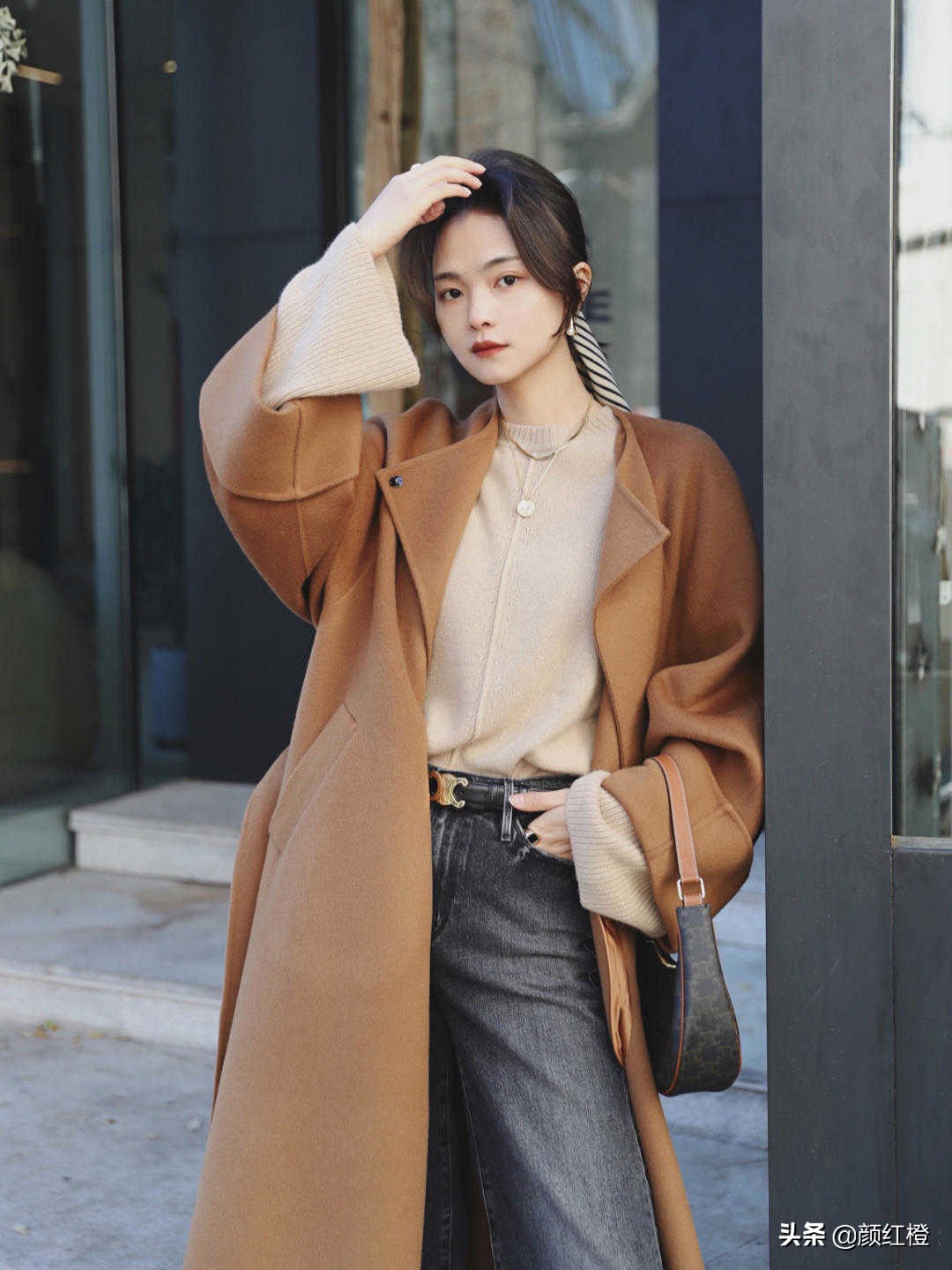 冬天黑色牛仔裤搭配男,冬天穿起来比较有型的牛仔裤