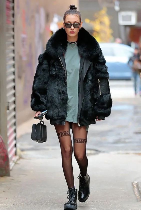 谁说丝袜只能配长靴,谁说丝袜不能配匡威的