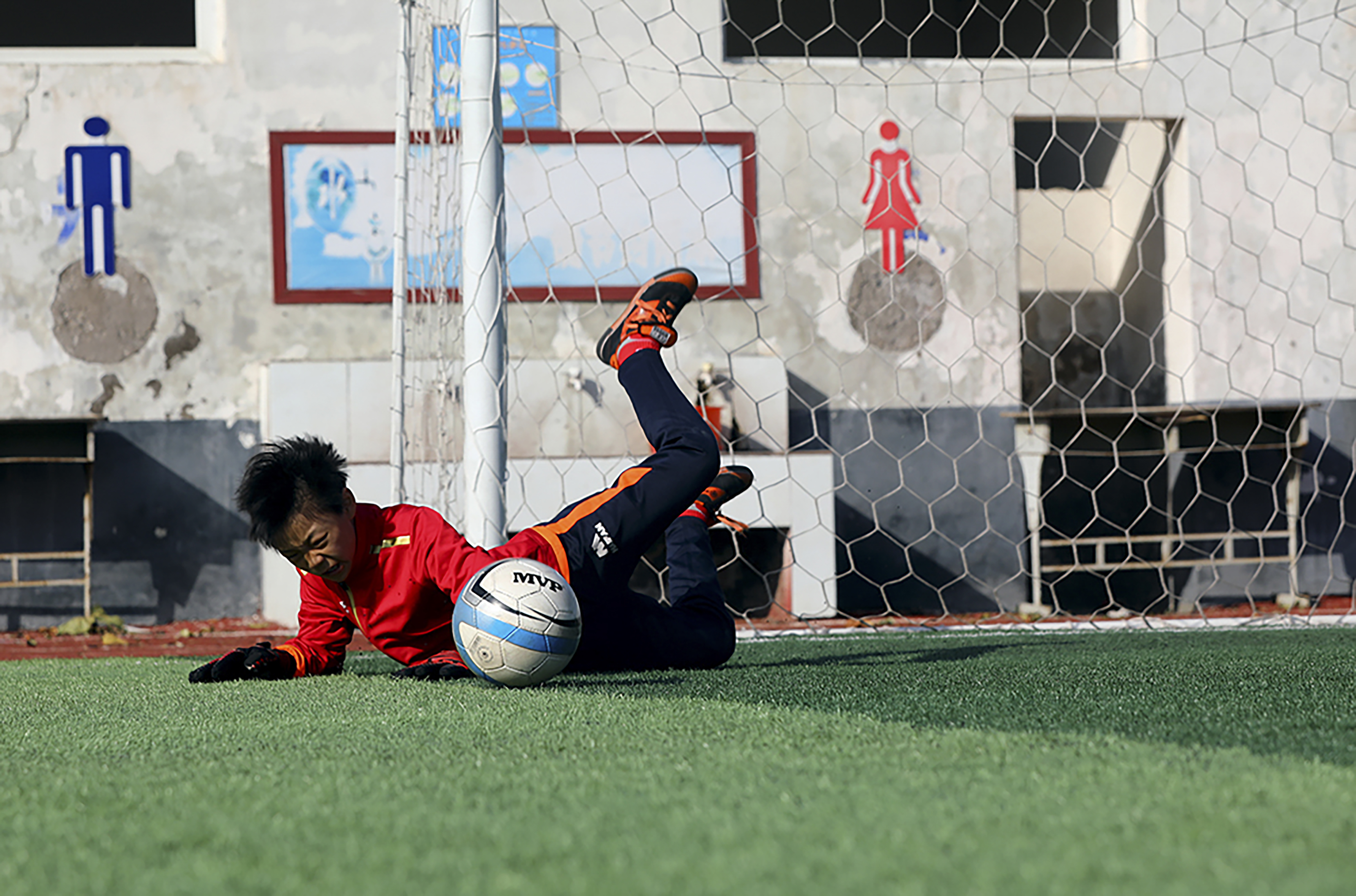山村女孩的足球梦想