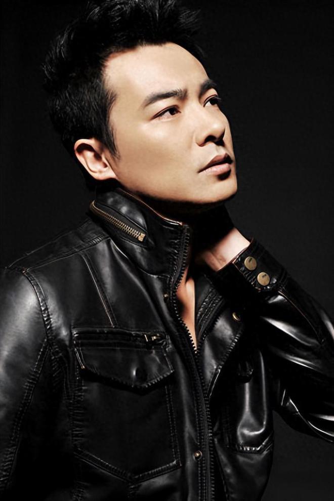 于波介绍自己的四合院,于波现在四合院内景