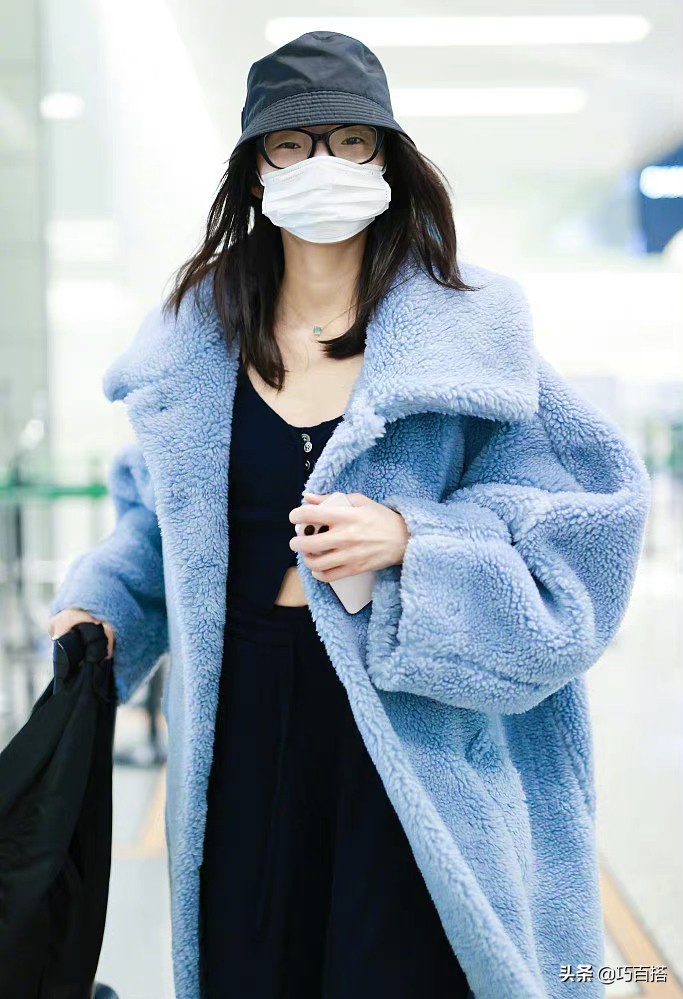 女明星爱穿大衣吗,为什么女明星喜欢穿西装