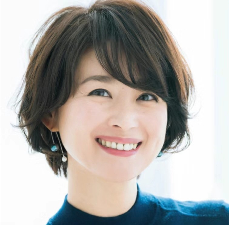 适合35岁女人的发型直发斜刘海,35岁矮个子直发适合什么刘海