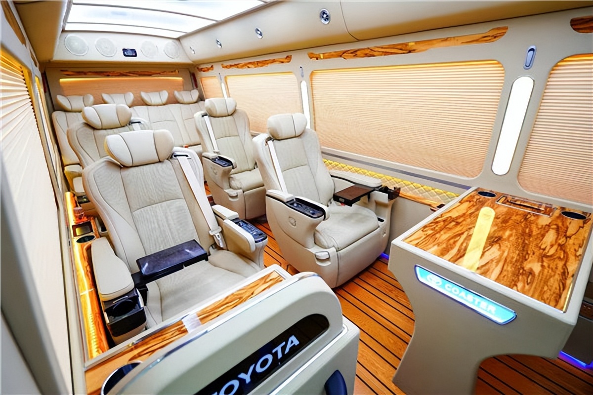 金旅考斯特和丰田考斯特区别,成都考斯特和丰田考斯特的区别