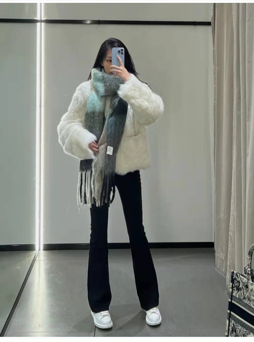 短款皮草马甲怎么搭配下装,短款皮草怎么搭配下装才好看