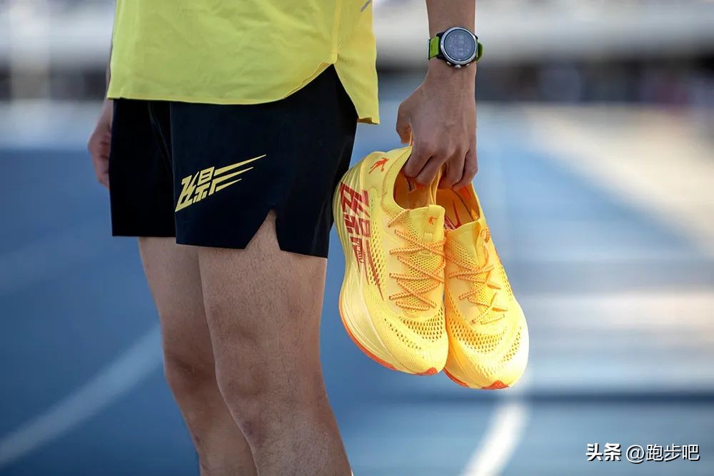 飞影pb3.0和飞影plaid有啥区别,中乔飞影pb3跑鞋