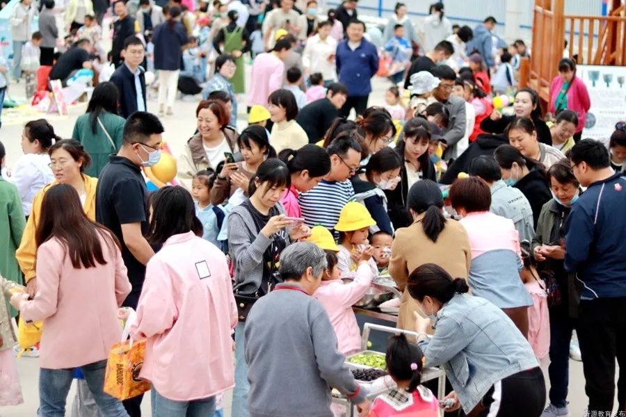 六一儿童节花儿与少年,六一儿童节花儿向阳开
