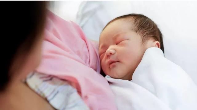 哺乳期不涨奶却有硬块是怎么回事,哺乳期不涨奶了是要回奶了吗