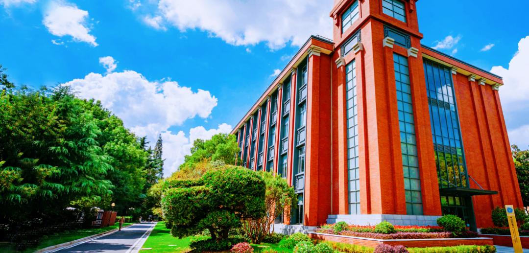 华东理工大学2022届就业质量报告，研究生留沪就业人数明显增加