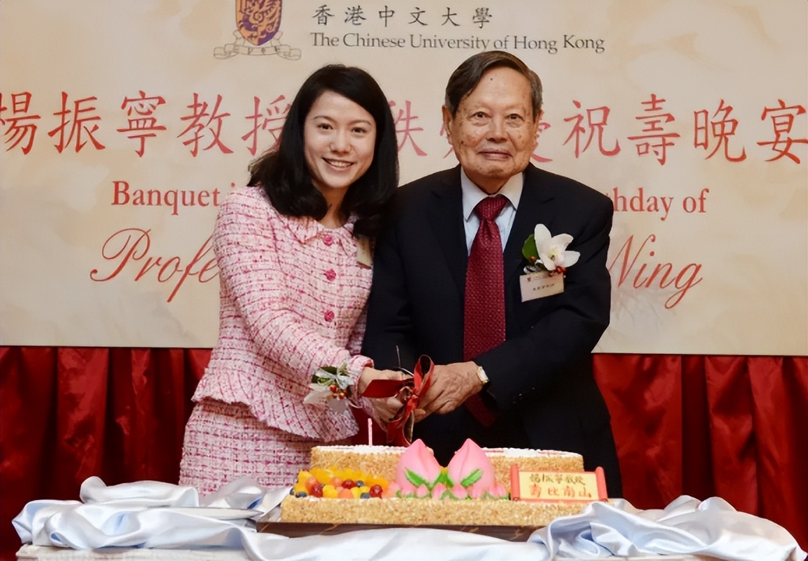 43岁翁帆和97岁杨振宁结婚了吗,翁帆和杨振宁多大岁数结婚