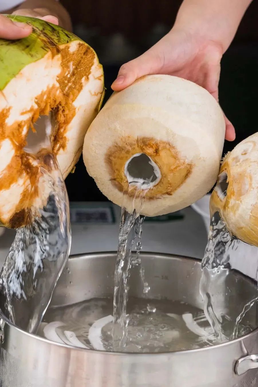 花胶鸡汤椰子水,椰子花胶煲鸡汤的做法及功效