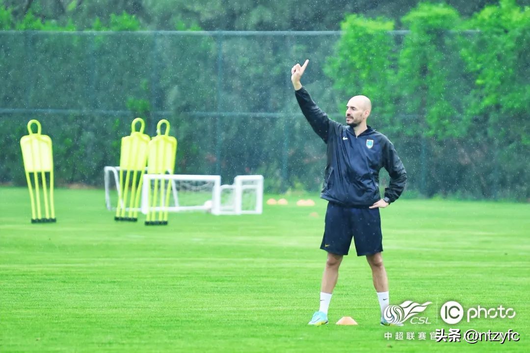 璧涘満涓婄殑鎴戜滑闇告皵鍗佽冻,璧涘墠鑷俊婊℃弧