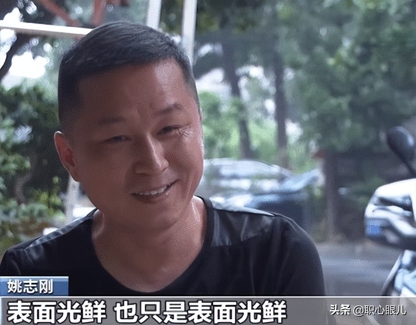 捧铁饭碗还是创业？51岁送外卖的前银行行长，给了我最好的答案