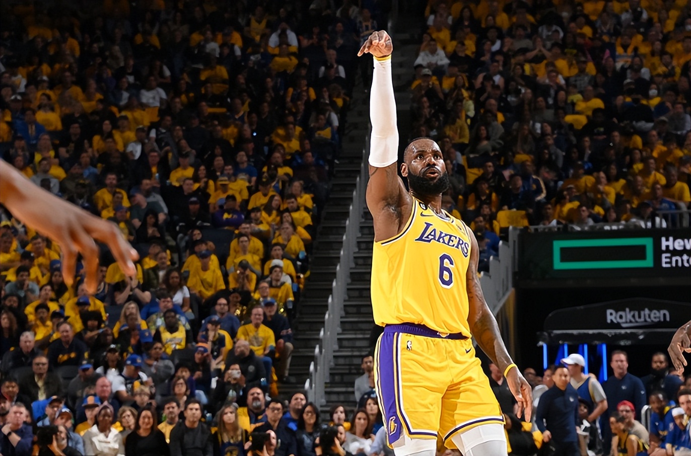 2023年戴维斯单打约基奇,约基奇绝杀湖人戴维斯