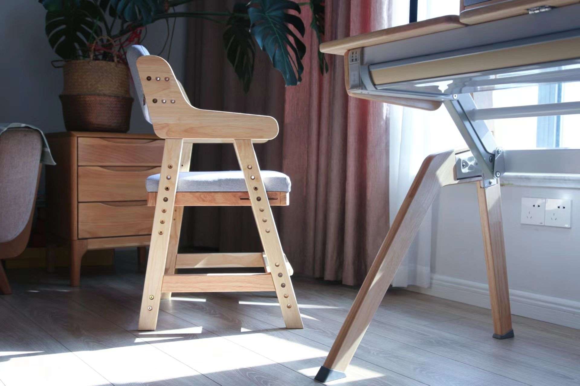 斯芬达小鹿桌配套阅读架,斯芬达小鹿桌儿童实木学习桌