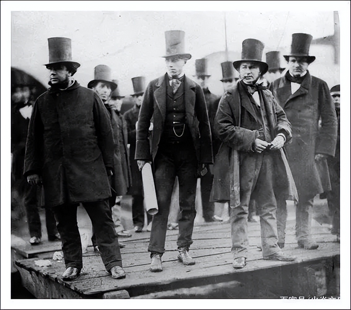 19世纪维多利亚时期服装,维多利亚时期服饰风格的形成原因