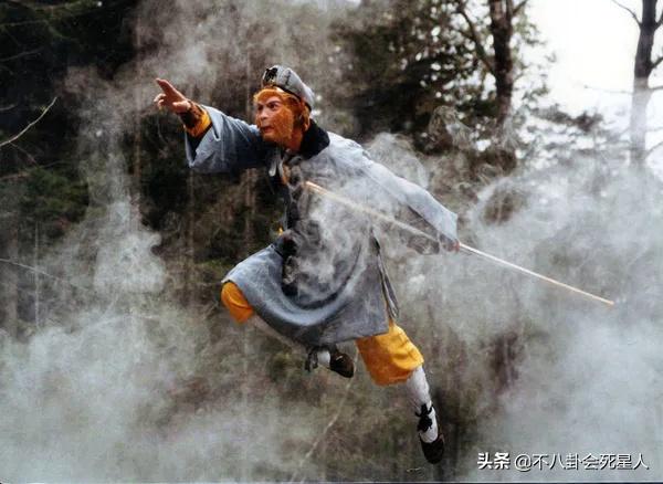 剧组为了省钱请大学生当群演,剧组节约成本演员不够跑龙套