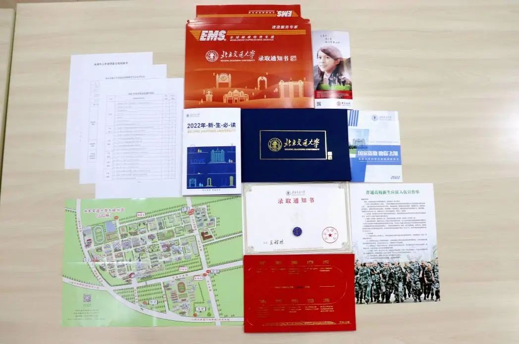 北京交通大学录取通知书发放,交通大学录取通知书感人现场