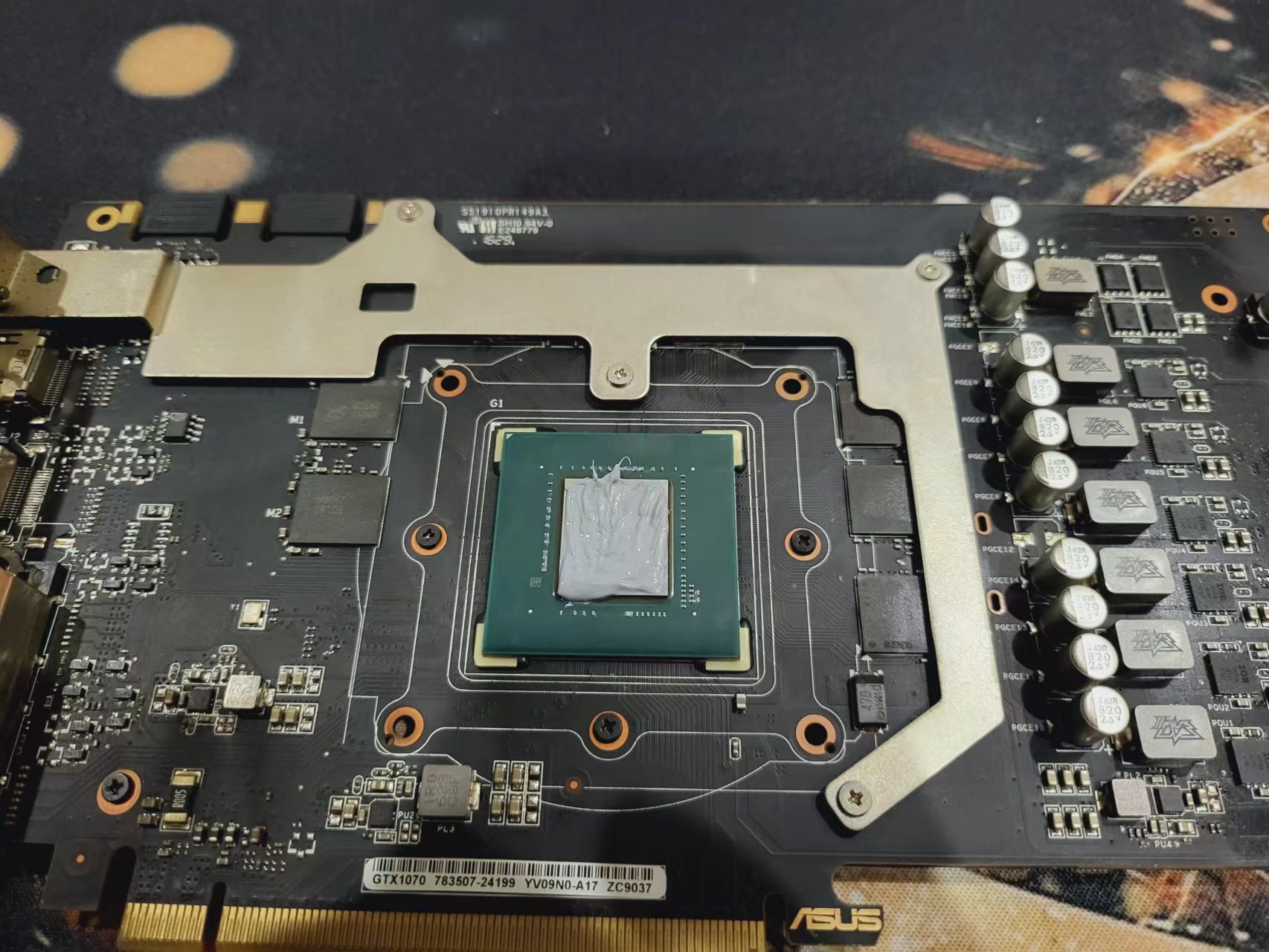 华硕1070冰骑士更换散热硅脂教程,华硕1070更换硅脂片用多厚的