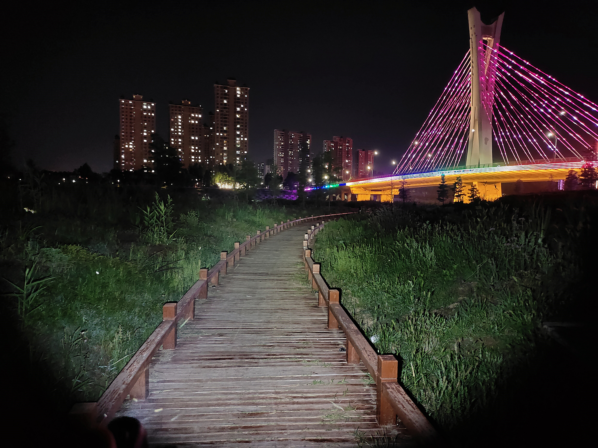 年轻更时尚，菲尼克斯HM65R-DT镁合金越野跑头灯体验