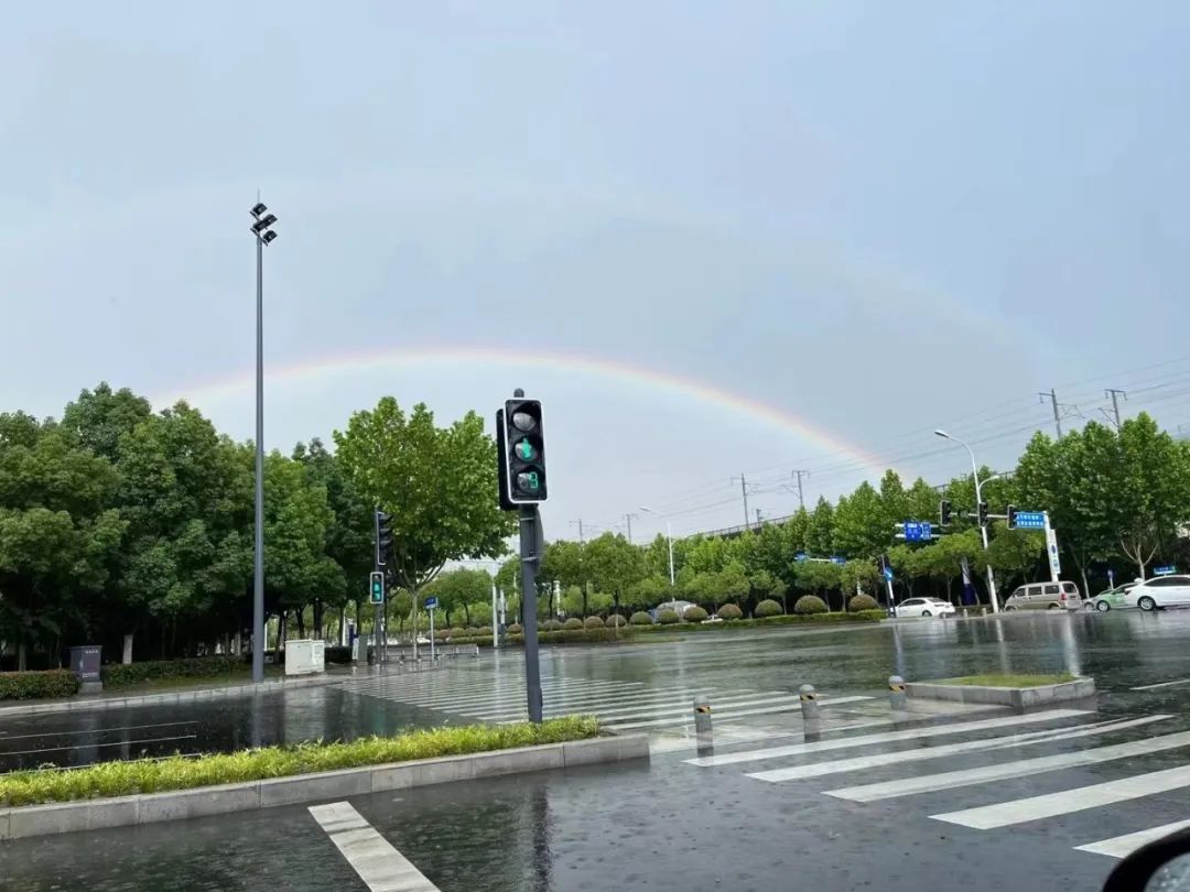 合肥天空出现的双彩虹,合肥天空出现七彩祥云视频