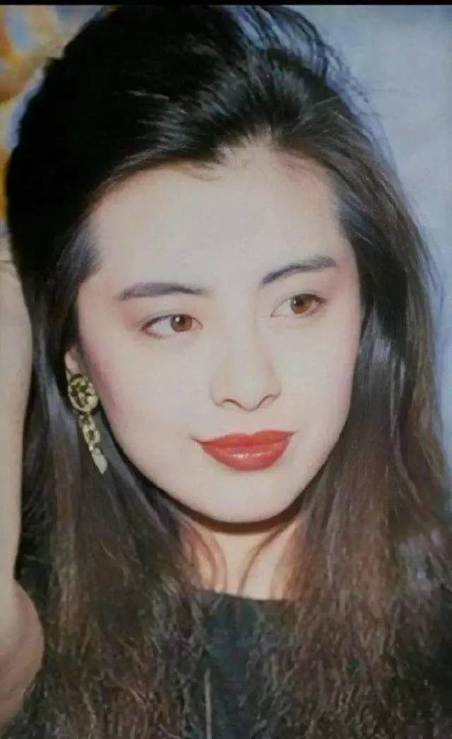 垫屁垫，烤瓷牙，戴美瞳：这些女明星的修修补补，看得人眼花缭乱