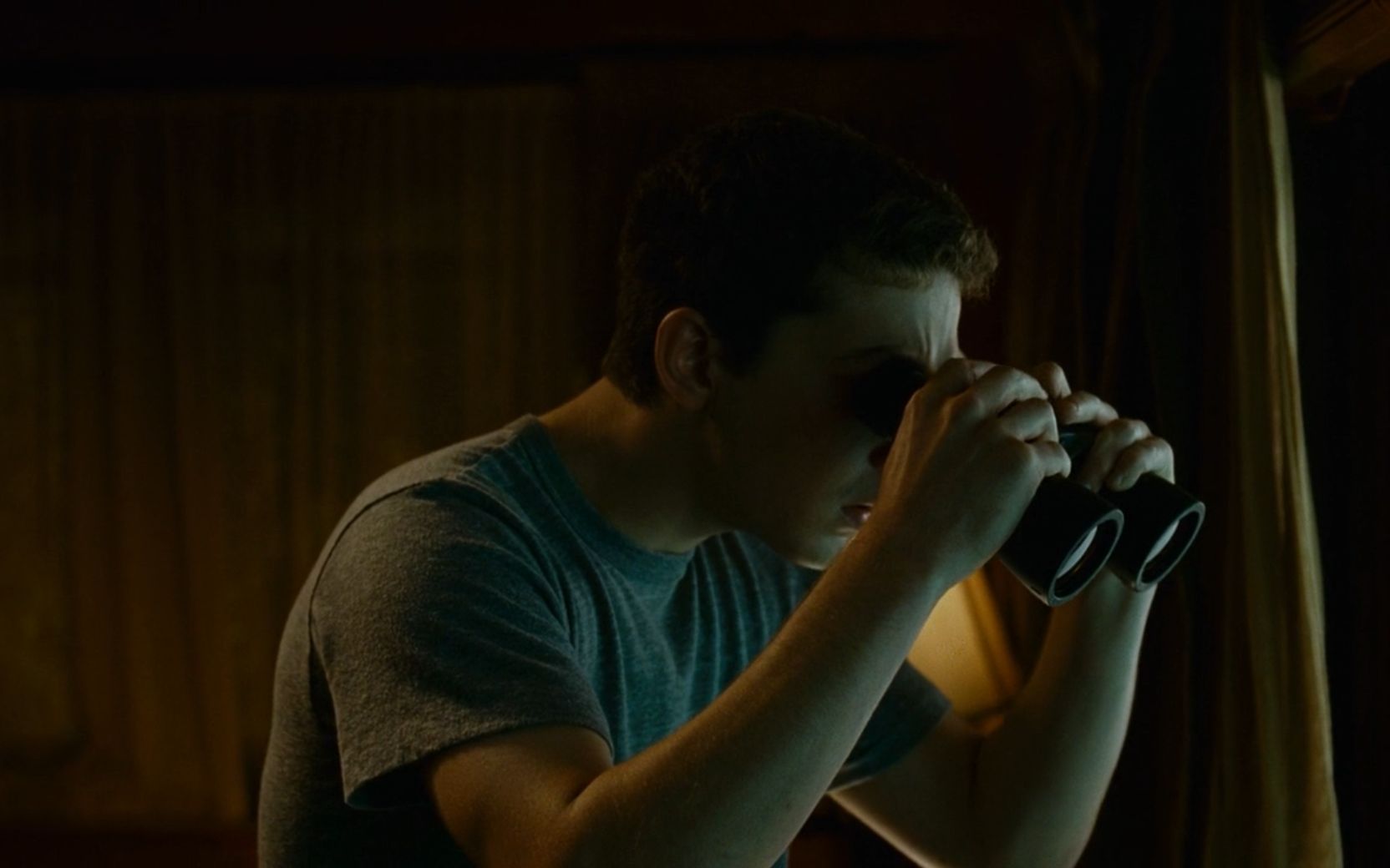 如果住酒店发现摄像头应该怎么做,怎么查找酒店隐藏摄像头