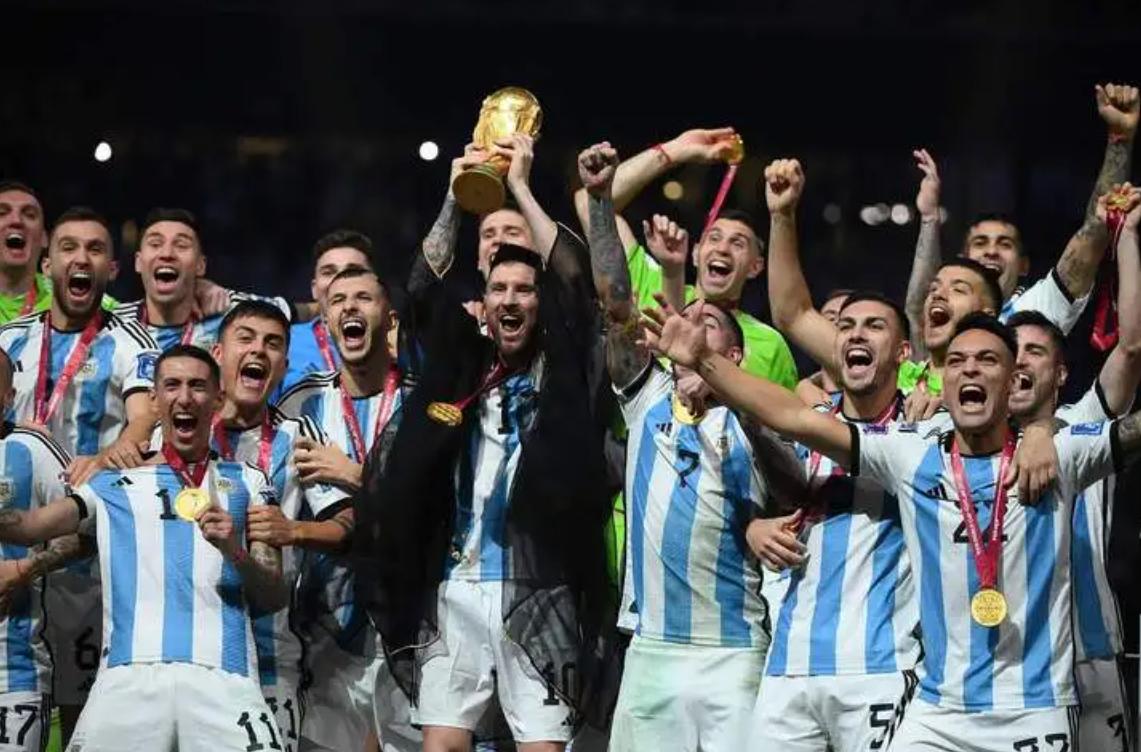 梅西和c罗奖杯,梅西和c罗霸气时刻