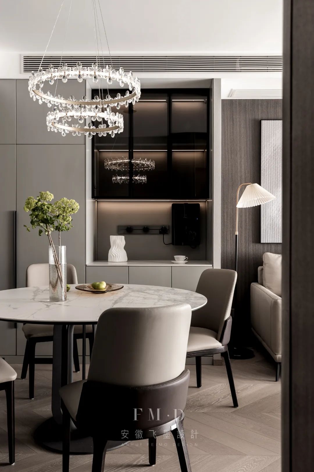 2020最火旋转楼梯装修大户型,跃层旋转楼梯装修效果图