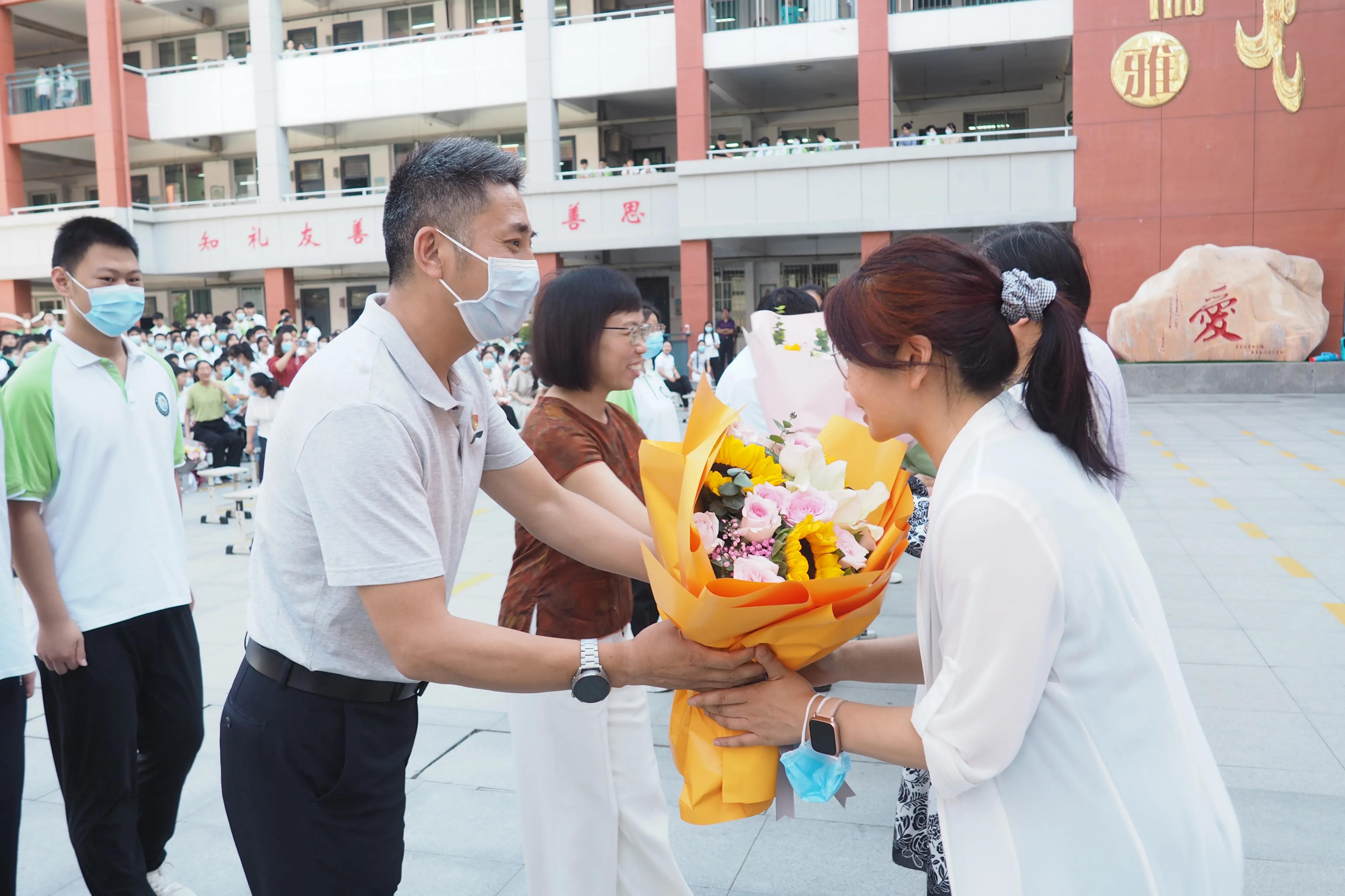 「河南科教兴豫」青春不散场·逐梦向未来！郑州第76中学毕业典礼