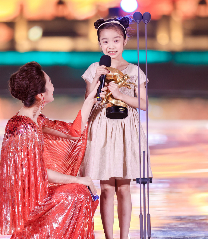 央视主持人组合同台,央视百位主持同台