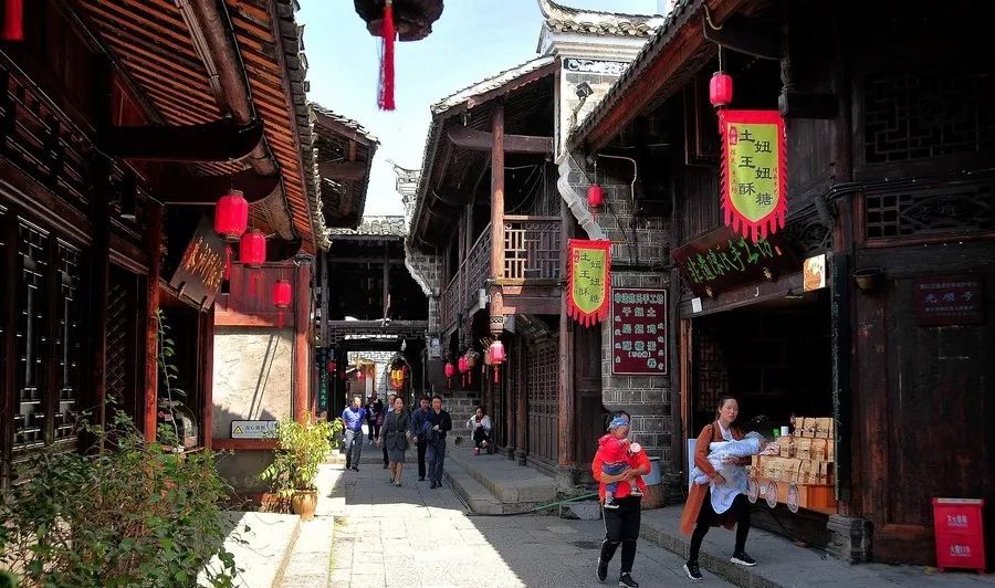 踏迹寻音:“东南佳山水武陵花雨深”的重庆黔江