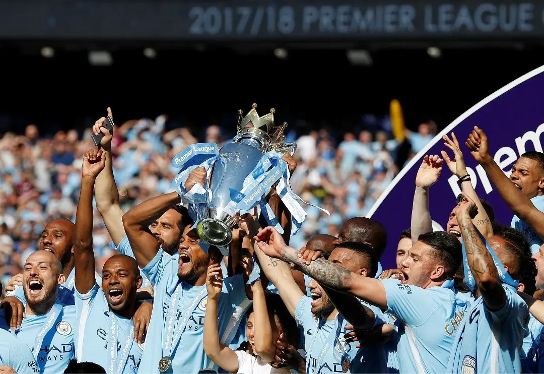 不是夺冠后才紧急派送，正品冠军奖杯已现身曼城和萨索洛主场