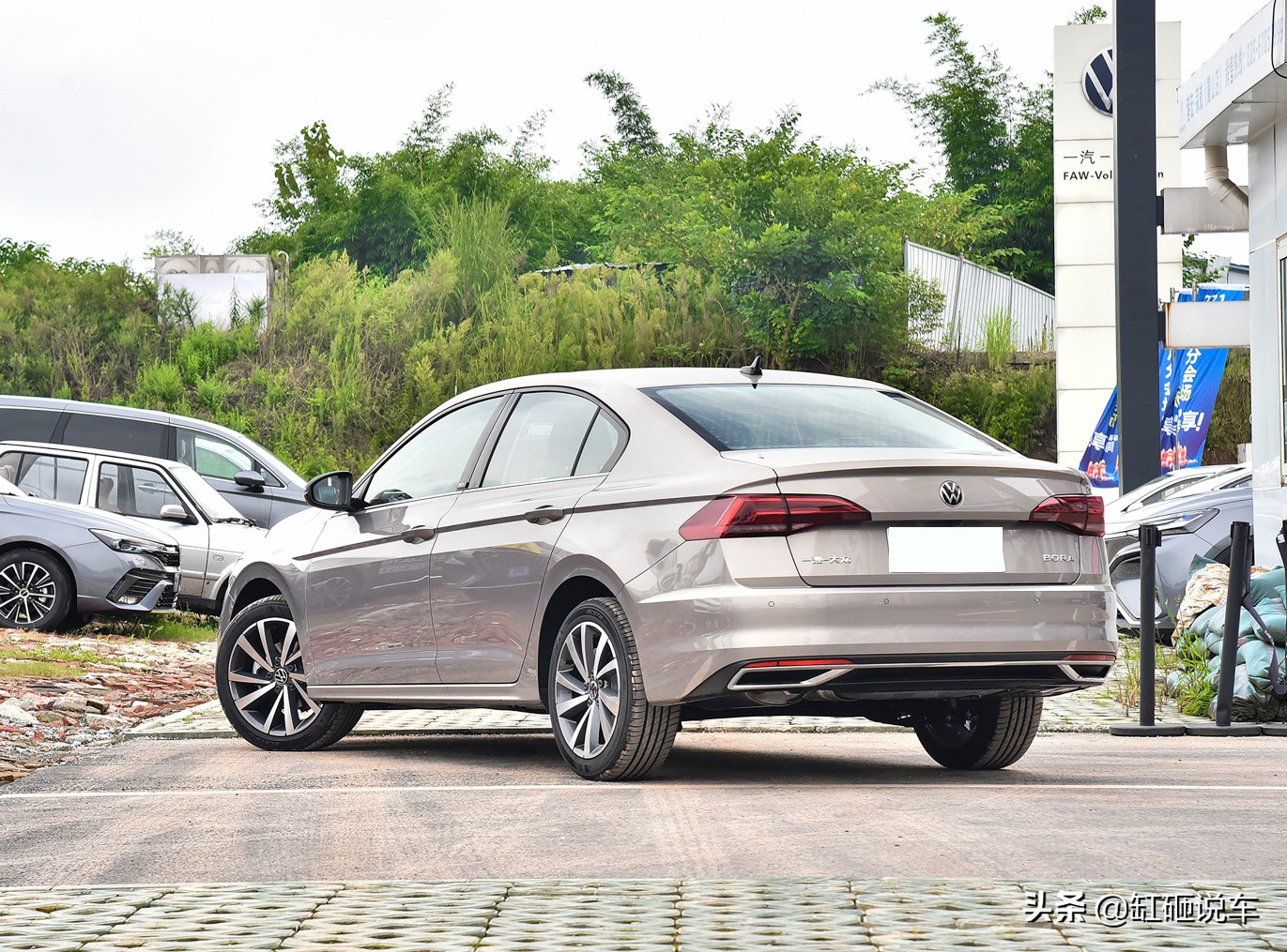 11万落地的宝来合资轿车省油,11款宝来10万左右