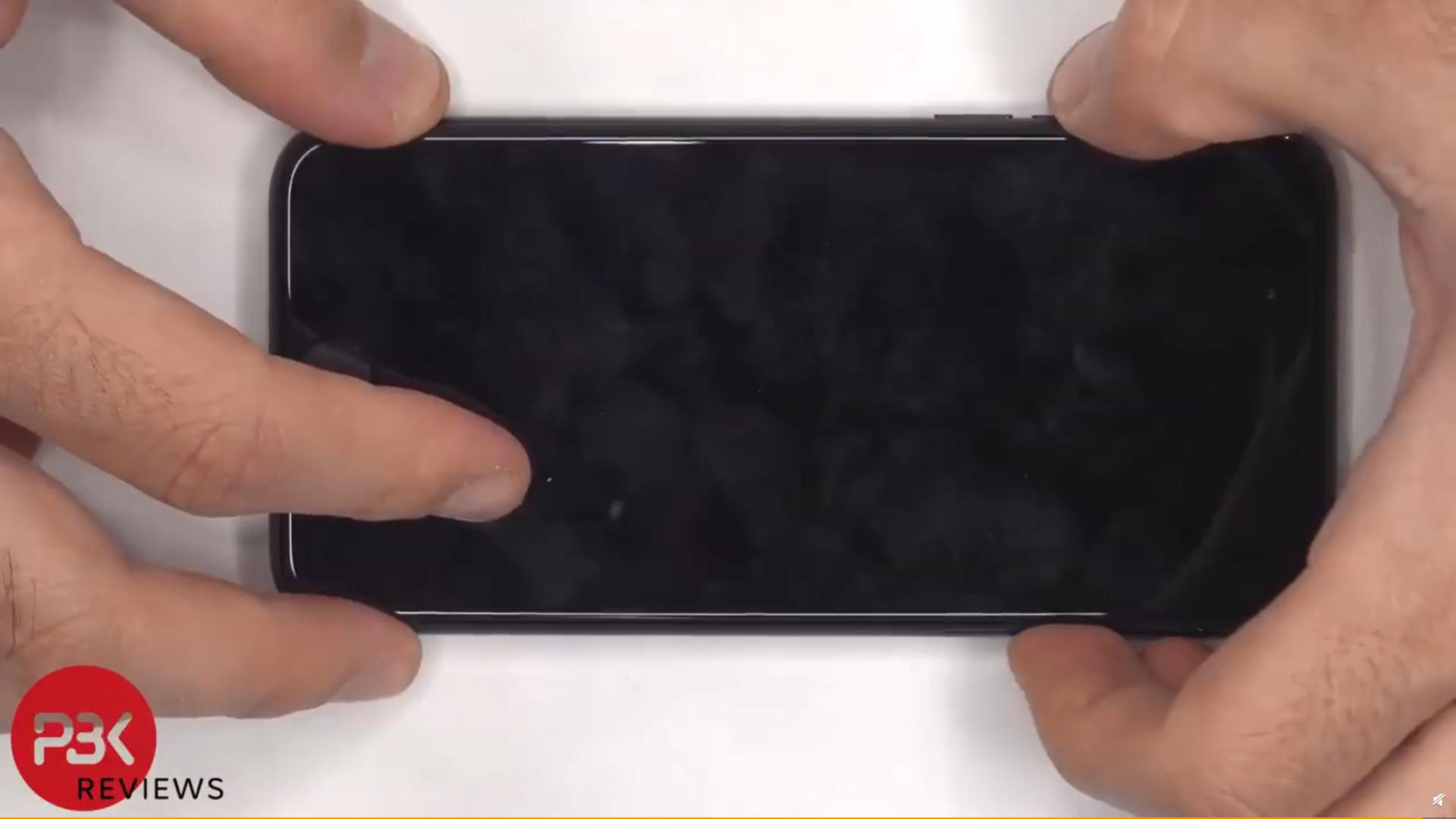 拆解iPhoneSE！电池加大200毫安，基带缩水，外媒只给打5.5分