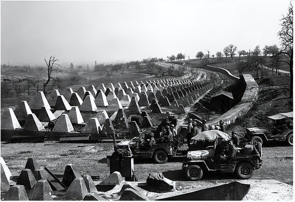 俄军攻打乌军战壕的视频,俄乌战争是否重现二战场景