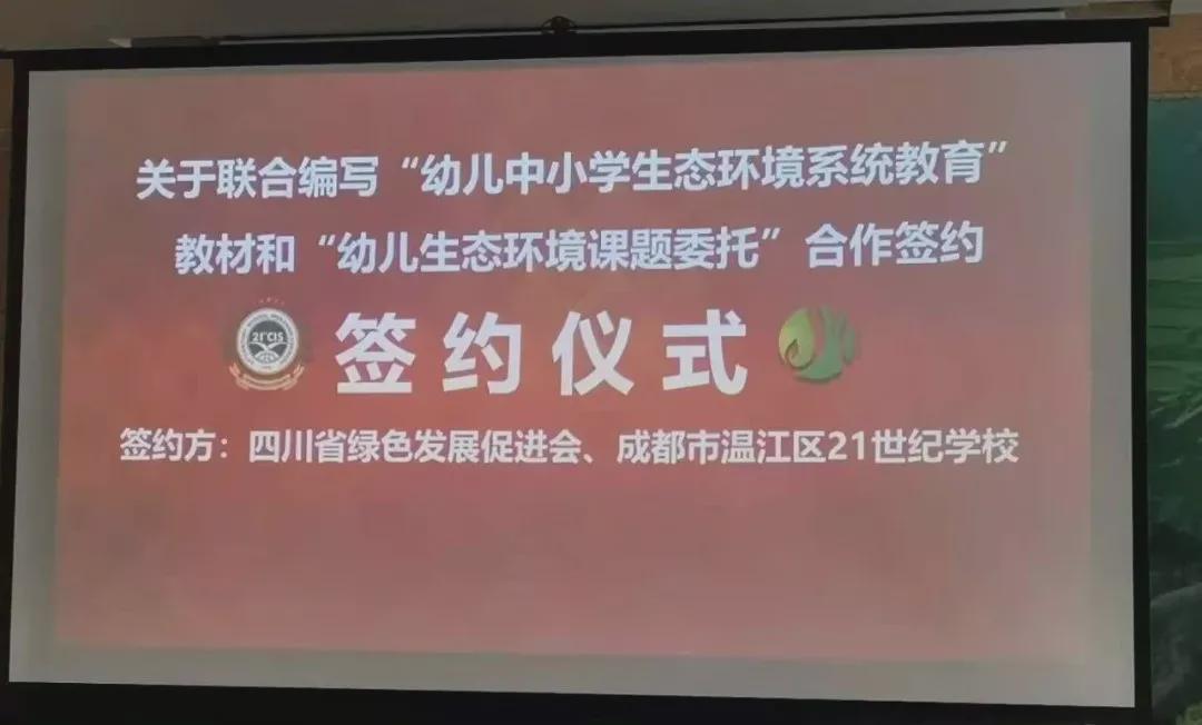 拿奖到手软的学生,拿奖状拿到手软