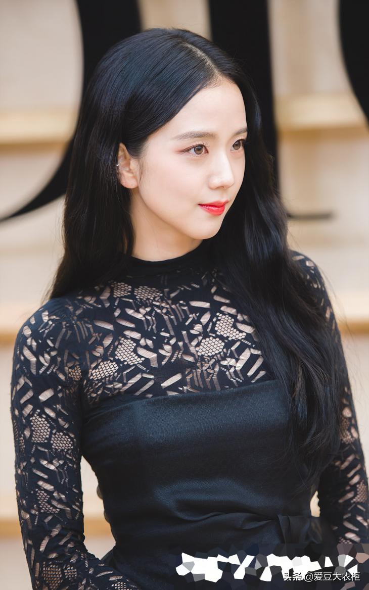 金智秀diormarieclaire,金智秀穿blackpink衣服