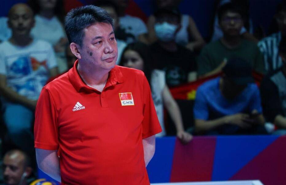 女排对阵荷兰王梦洁救球,中国女排3比0阿根廷女排王梦洁