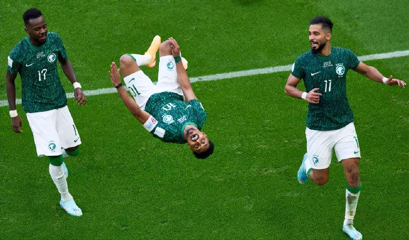 “卡塔尔”到底该咋读：kǎtǎěr、kátǎěr还是kátáěr？