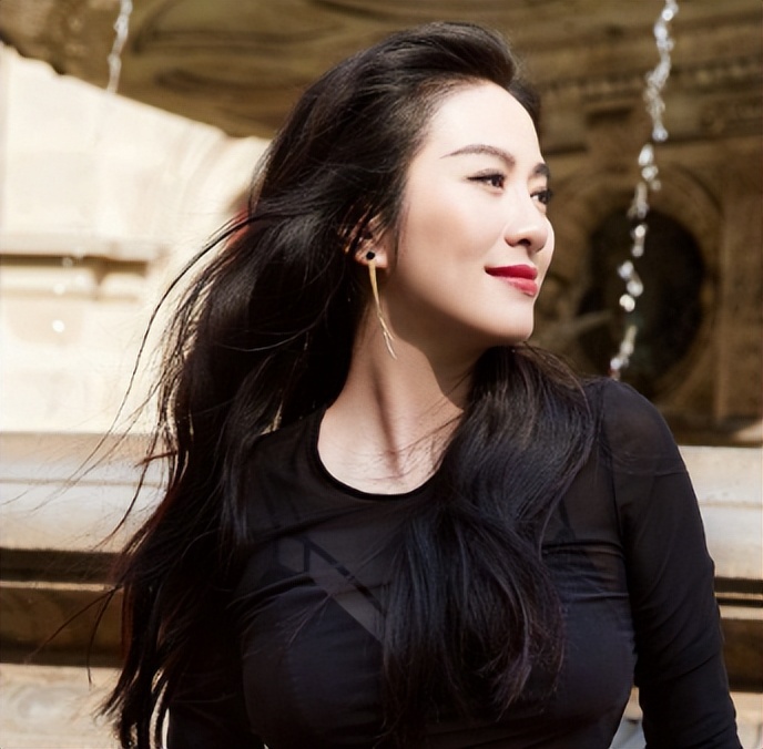 叶璇在抖音素颜,叶璇直播形象邋遢被吐槽挖鼻